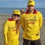 Camisa amarela de voluntário - gratuito e exclusivo